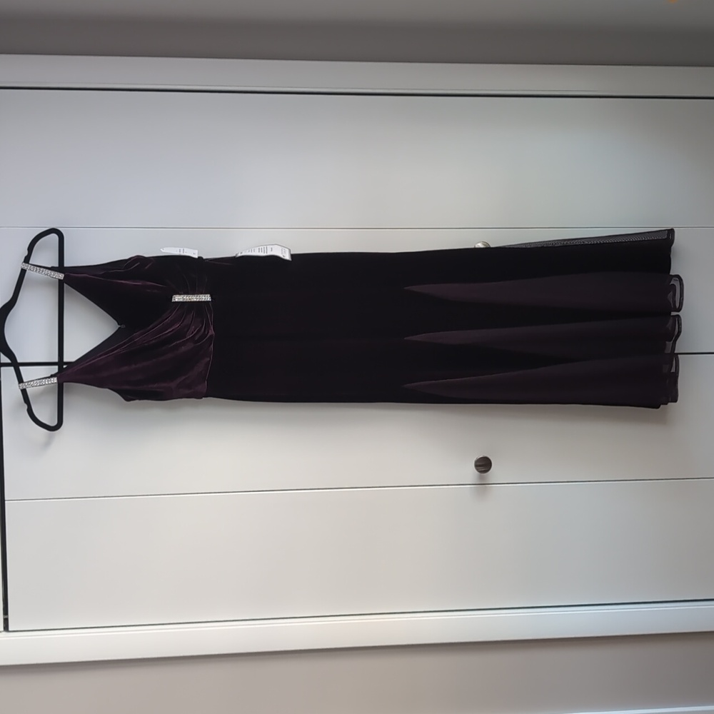 Nightway long formal velvet evening dress - Picture 4 of 8